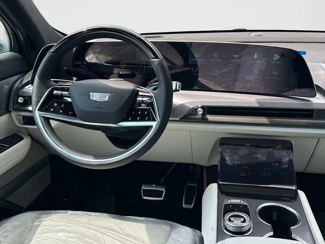 New 2027 Cadillac Vistiq Sport w/ LPO, Floor Liner Package AWD/4WD image 2