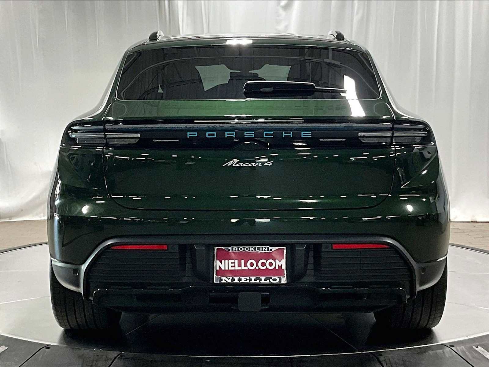Used 2025 Porsche Macan 4 Electric image 8