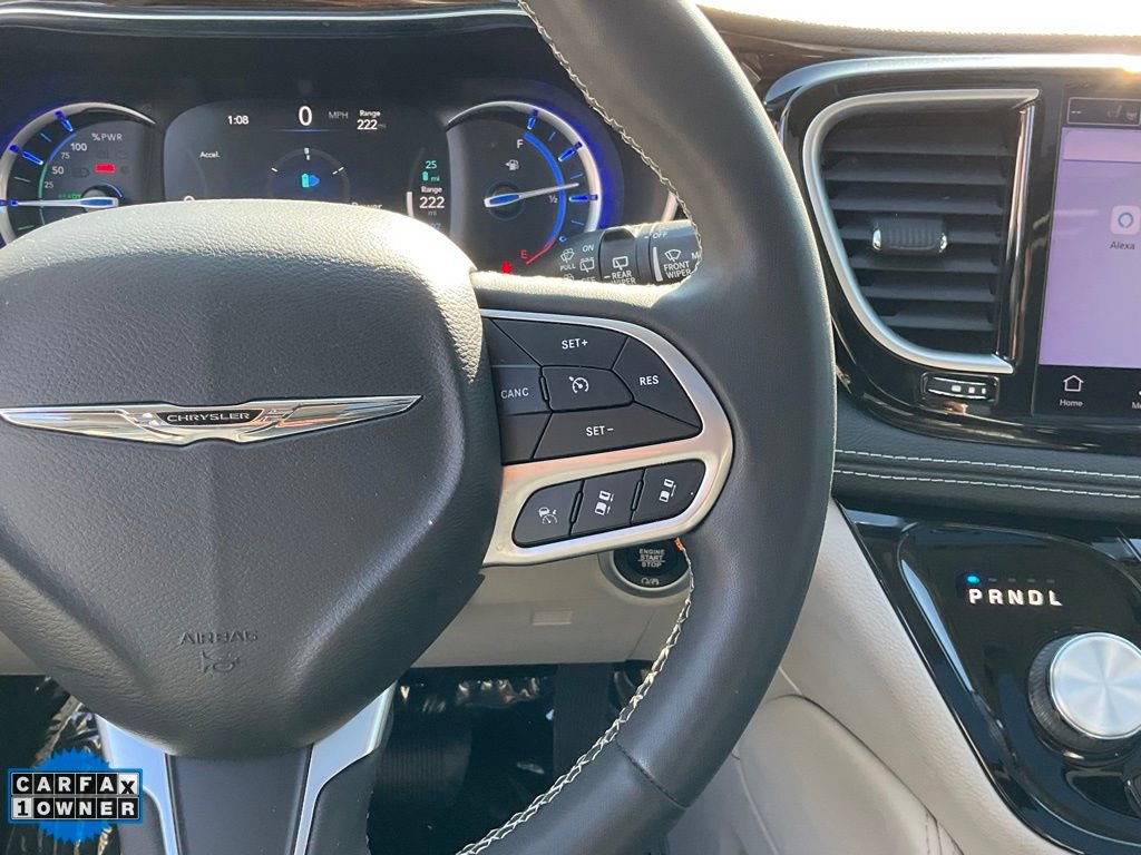 Used 2022 Chrysler Pacifica Limited w/ Uconnect Theater Family Group image 45