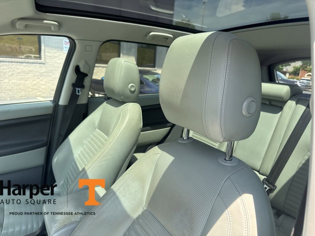 Used 2016 Land Rover Discovery Sport HSE Luxury AWD/4WD image 12