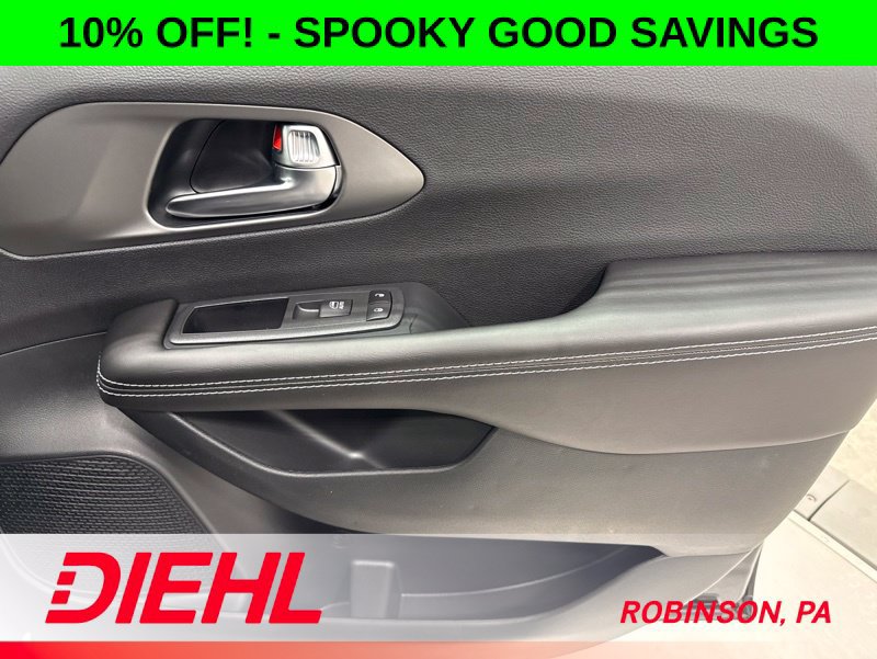 New 2027 Chrysler Pacifica Select w/ Family Tech Group FWD image 18