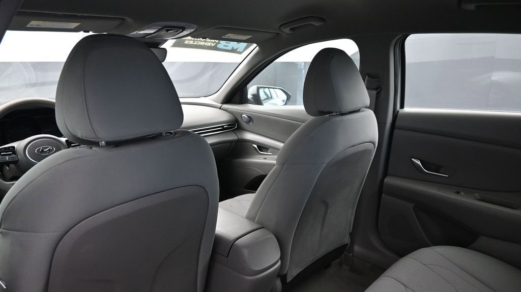 Used 2021 Hyundai Elantra SE FWD image 19