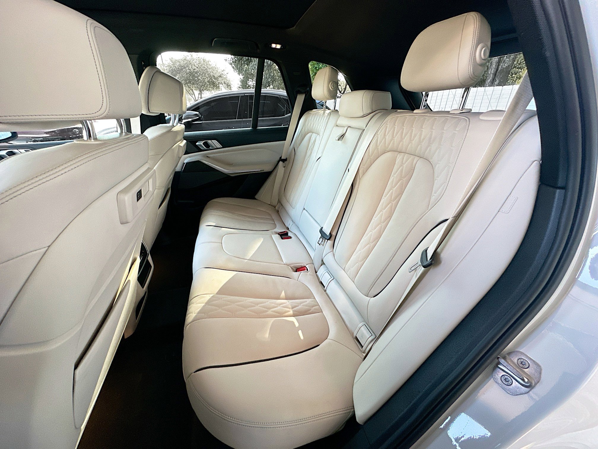 Used 2022 BMW X5 M50i image 26