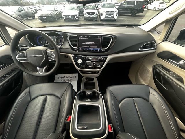 Used 2024 Chrysler Pacifica Touring-L image 13