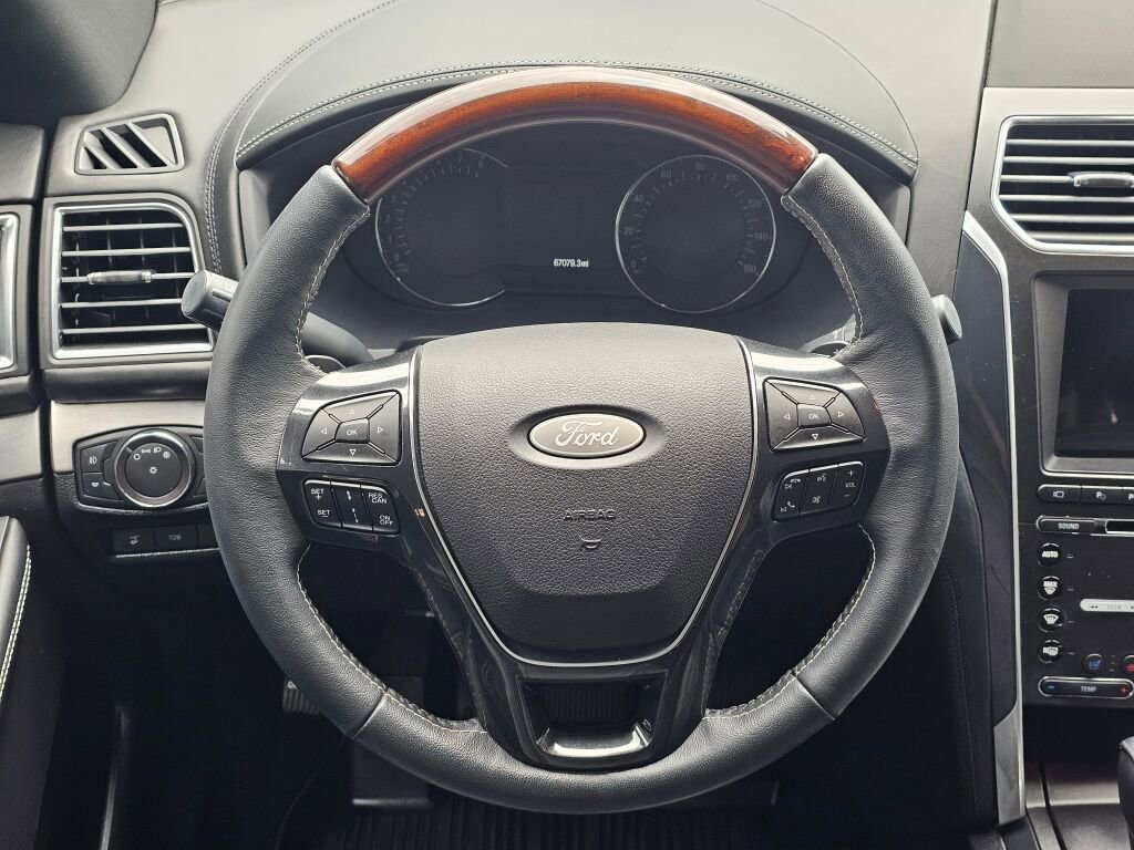 Used 2018 Ford Explorer Platinum AWD/4WD image 19
