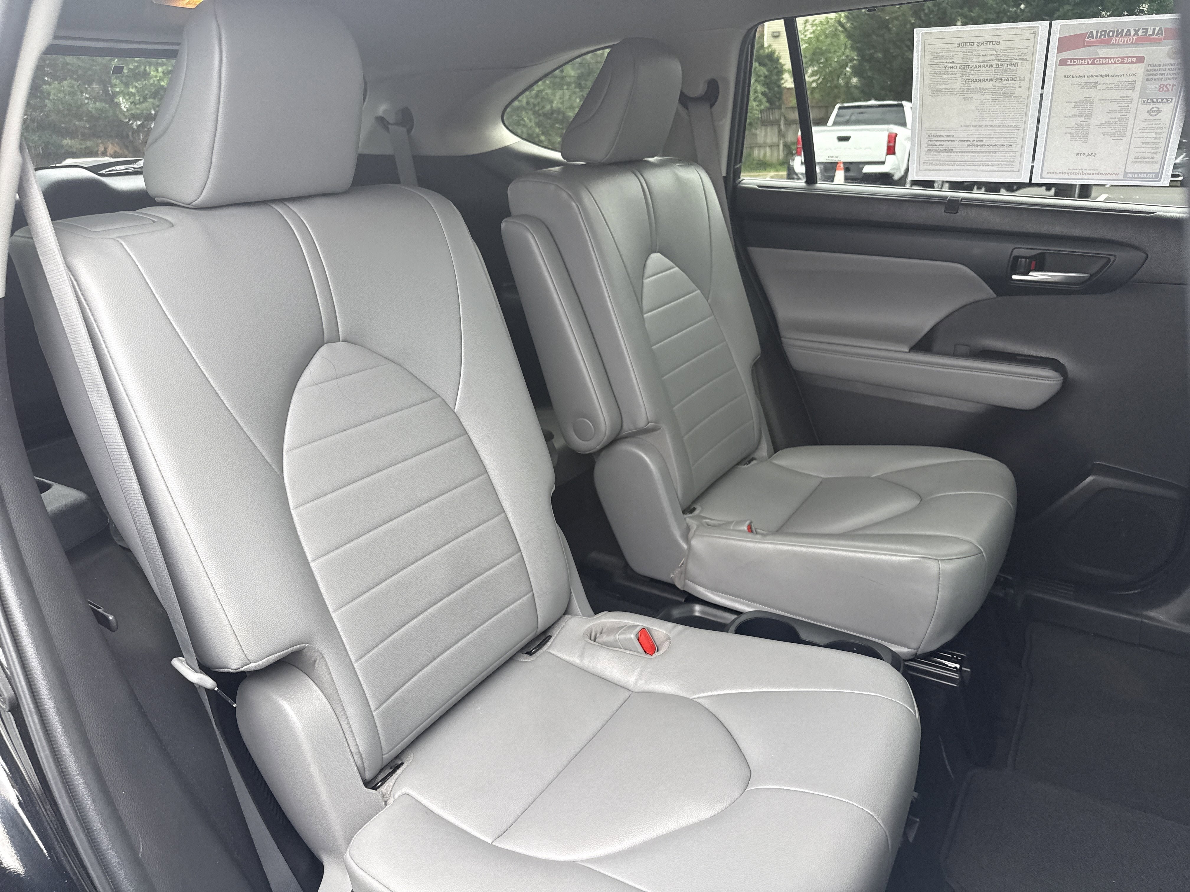 Used 2022 Toyota Highlander XLE AWD/4WD image 28