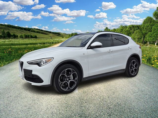Used 2023 Alfa Romeo Stelvio Ti image 2