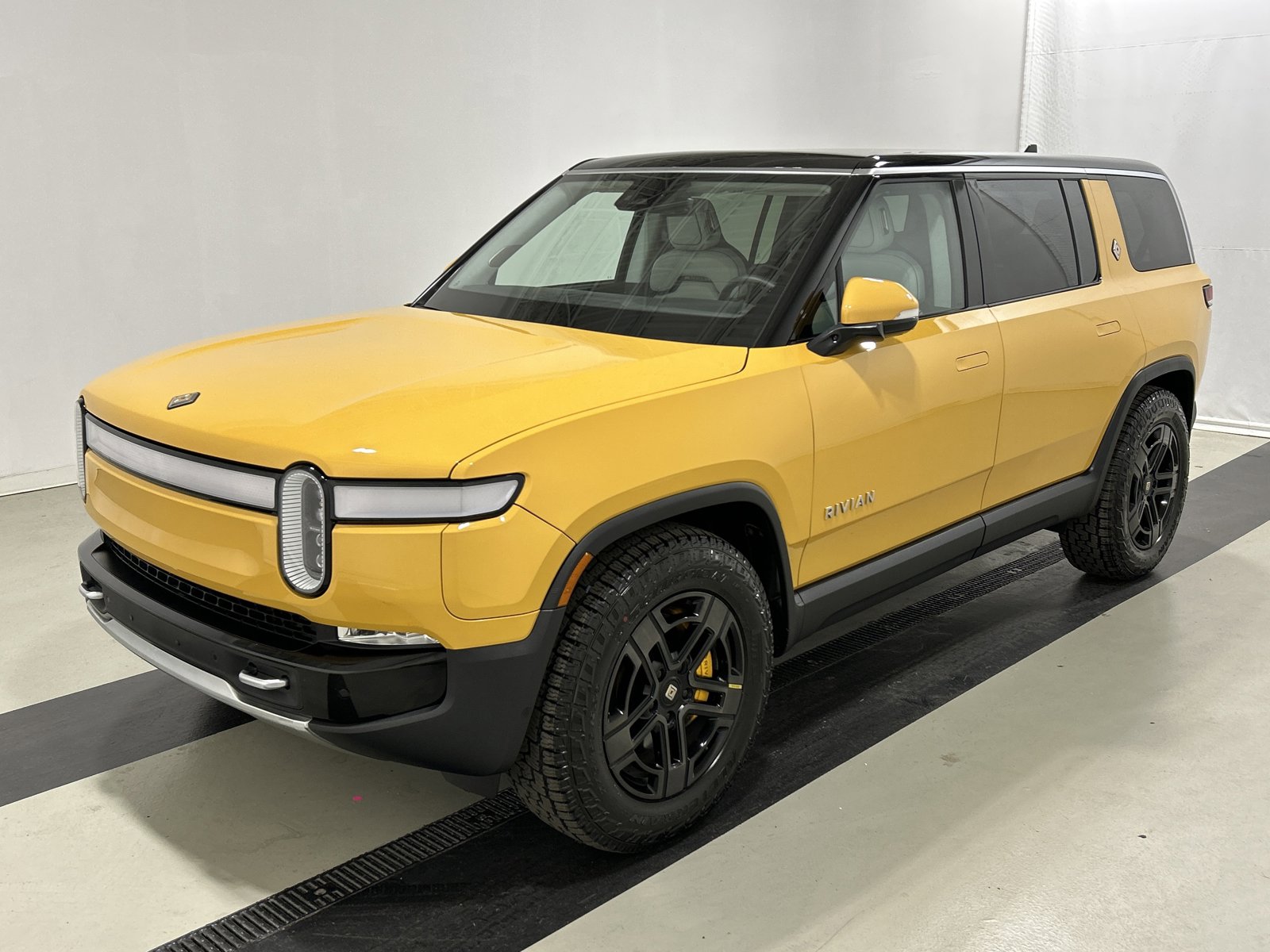 Used 2023 Rivian R1S Adventure