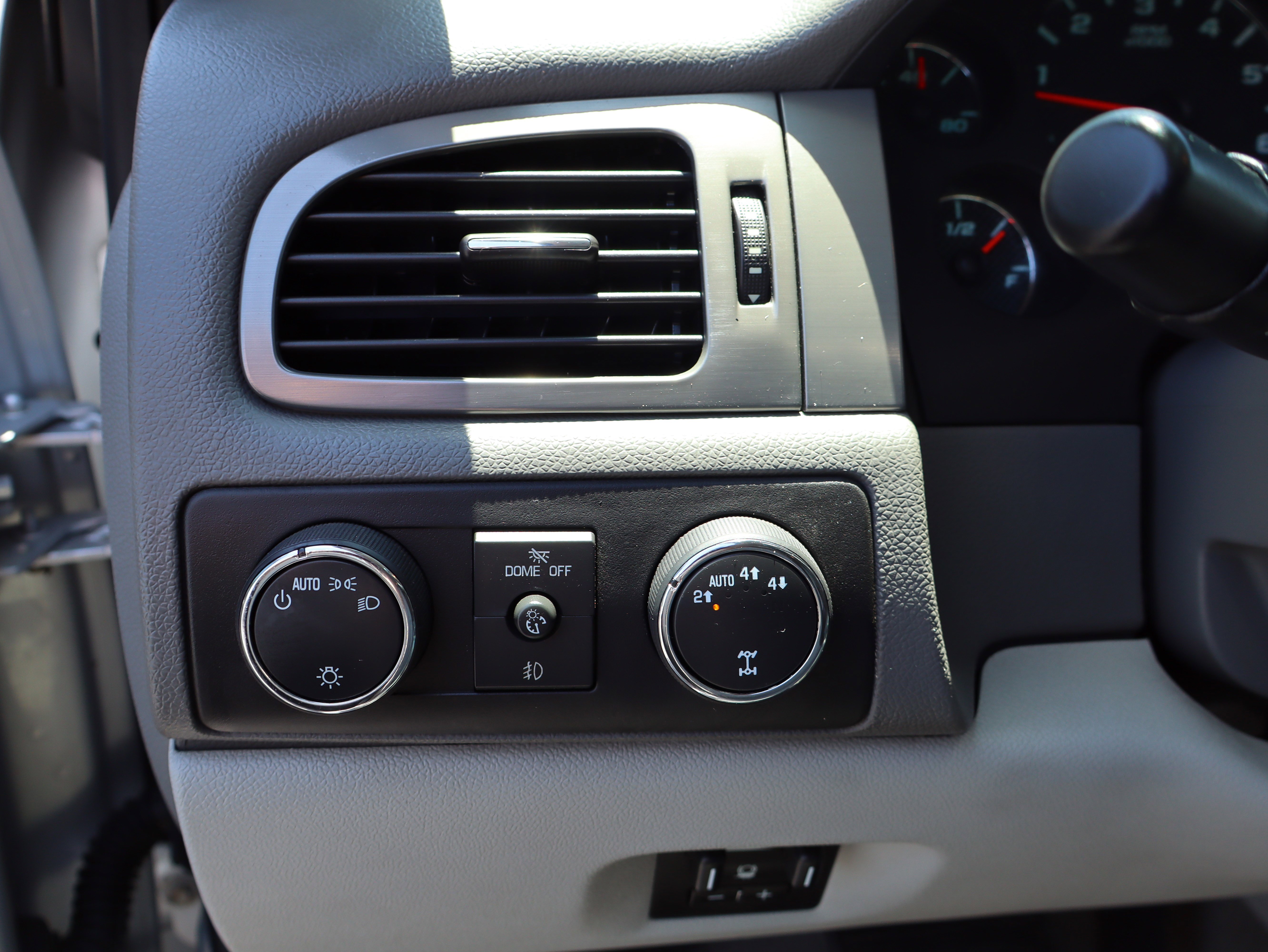 Used 2013 Chevrolet Avalanche LT AWD/4WD image 21