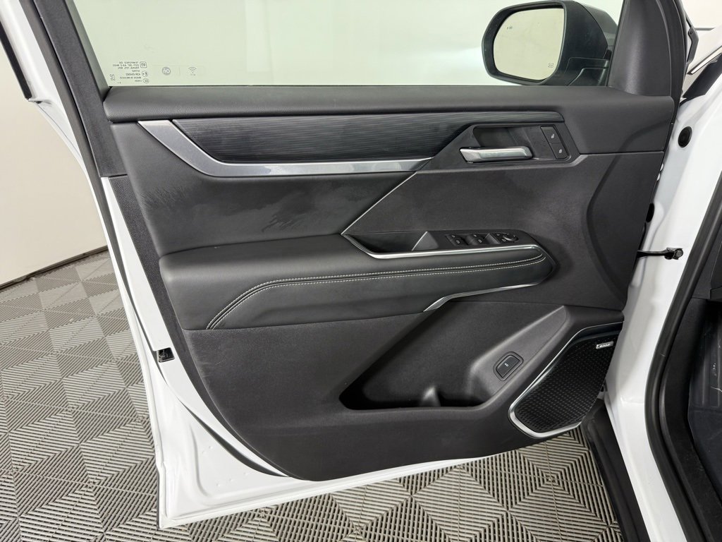 Used 2025 GMC Acadia Elevation image 13