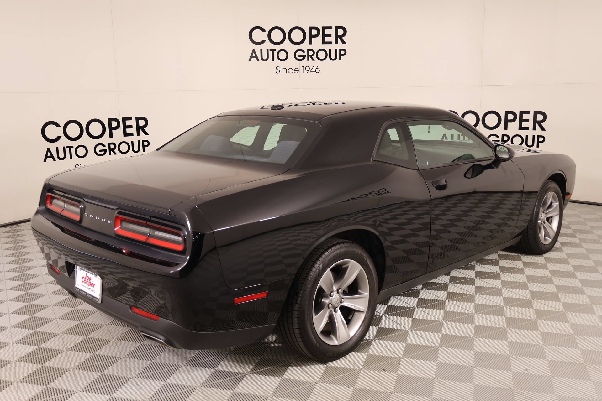 Used 2016 Dodge Challenger SXT RWD image 17