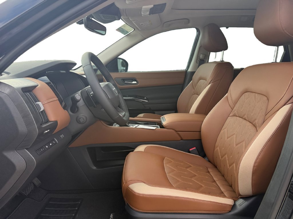 New 2026 Nissan Pathfinder Platinum w/ Lighting Package FWD image 10