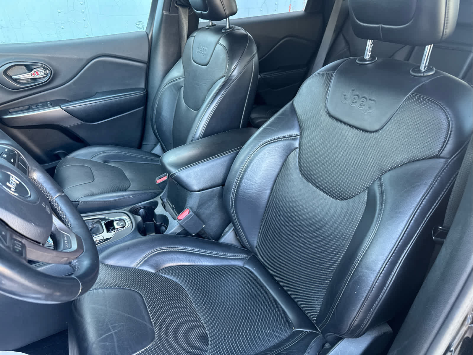 Used 2019 Jeep Cherokee Limited FWD image 30