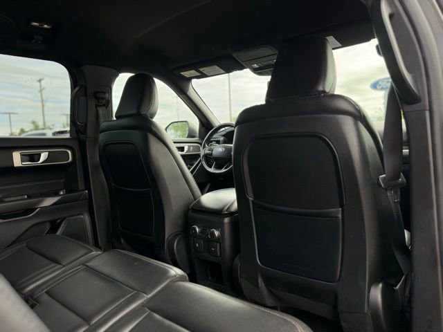 Used 2020 Ford Explorer XLT w/ Equipment Group 202A AWD/4WD image 18