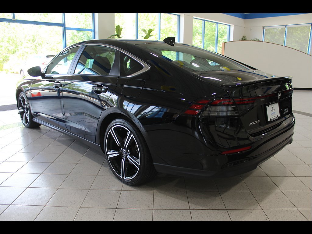 Used 2025 Honda Accord Sport image 7