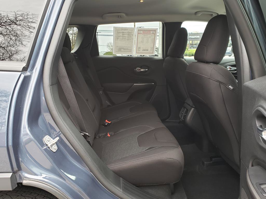 Used 2020 Jeep Cherokee Latitude w/ Cold Weather Group FWD image 15