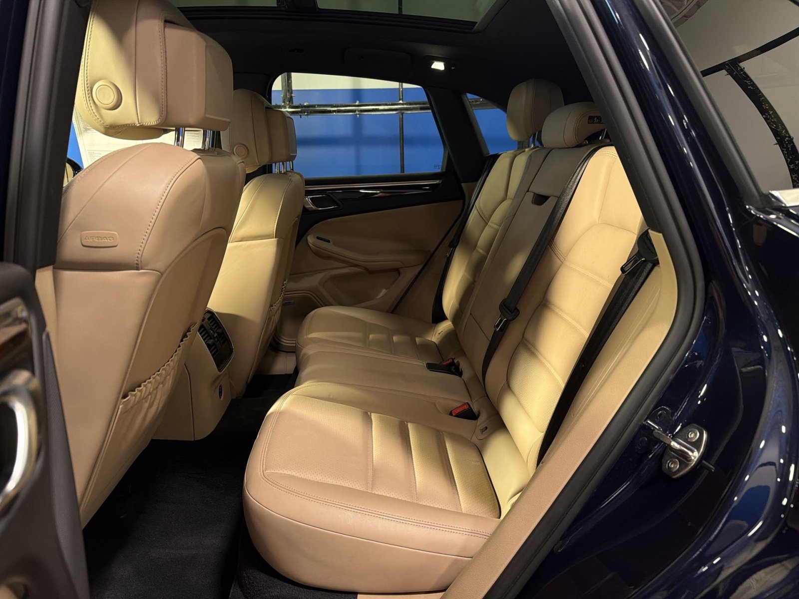 Used 2021 Porsche Macan AWD/4WD image 32