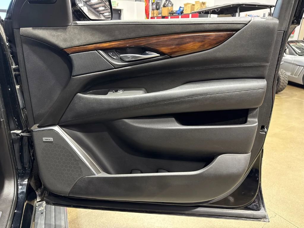 Used 2015 Cadillac Escalade Premium image 14