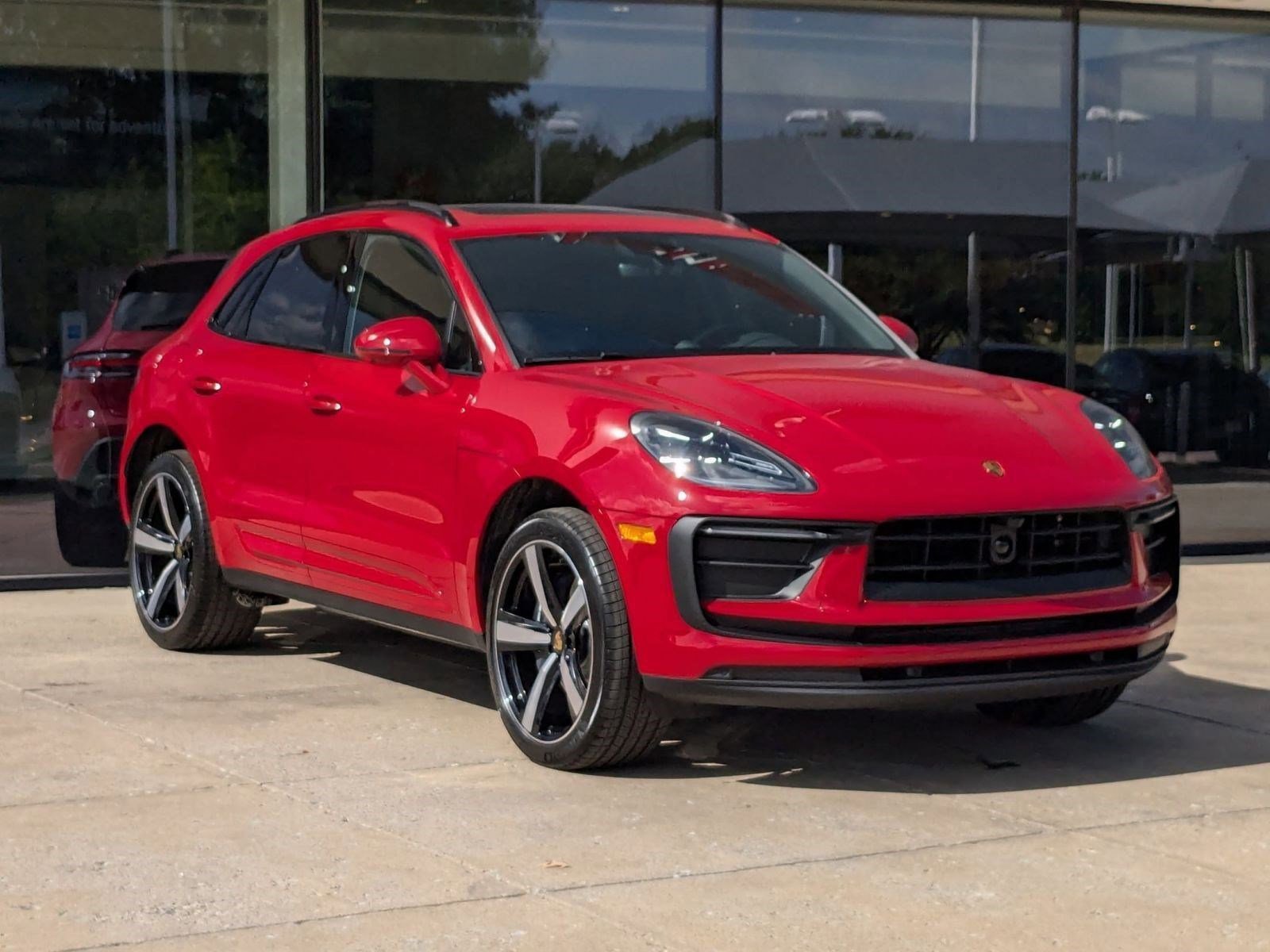 Certified 2025 Porsche Macan image 7