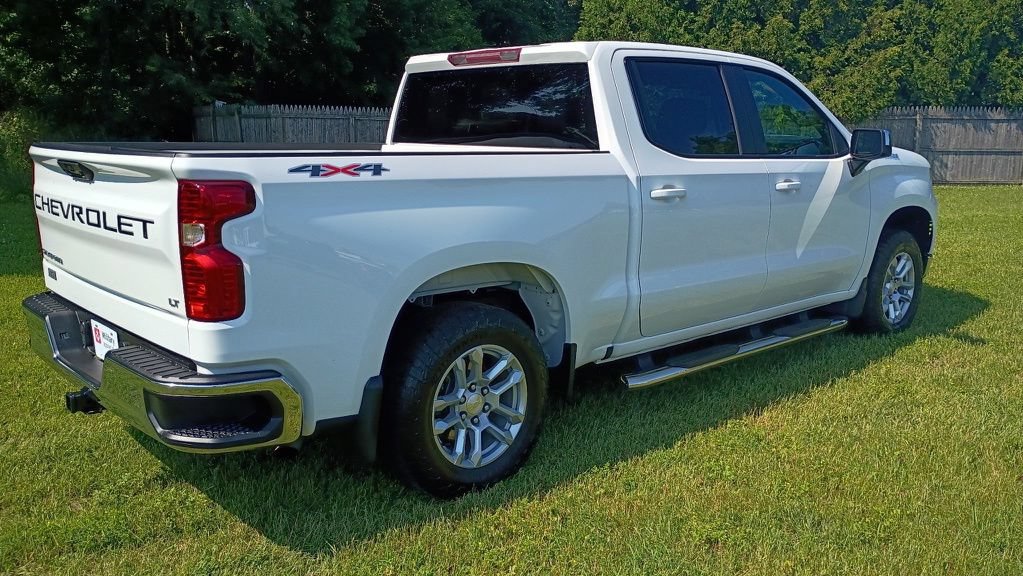 Used 2022 Chevrolet Silverado 1500 LT AWD/4WD image 7