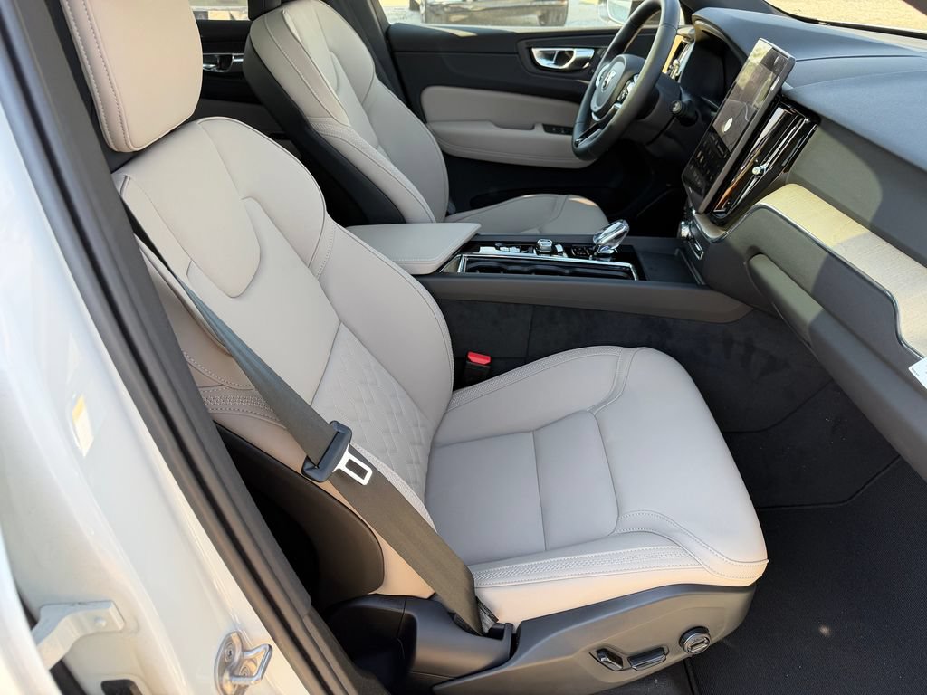 New 2026 Volvo XC60 T8 Plus w/ Climate Package AWD/4WD image 9