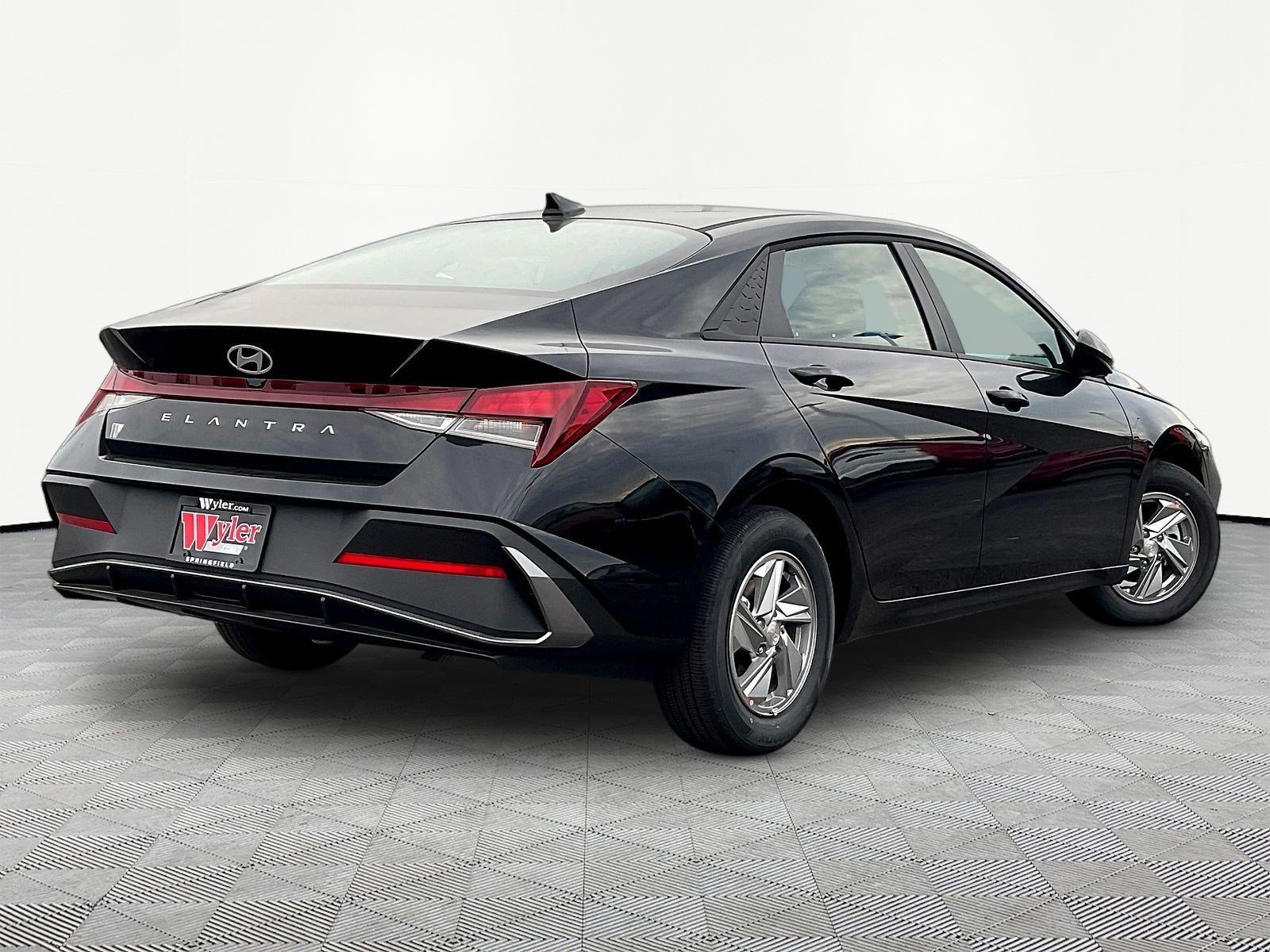 New 2026 Hyundai Elantra SE FWD image 7