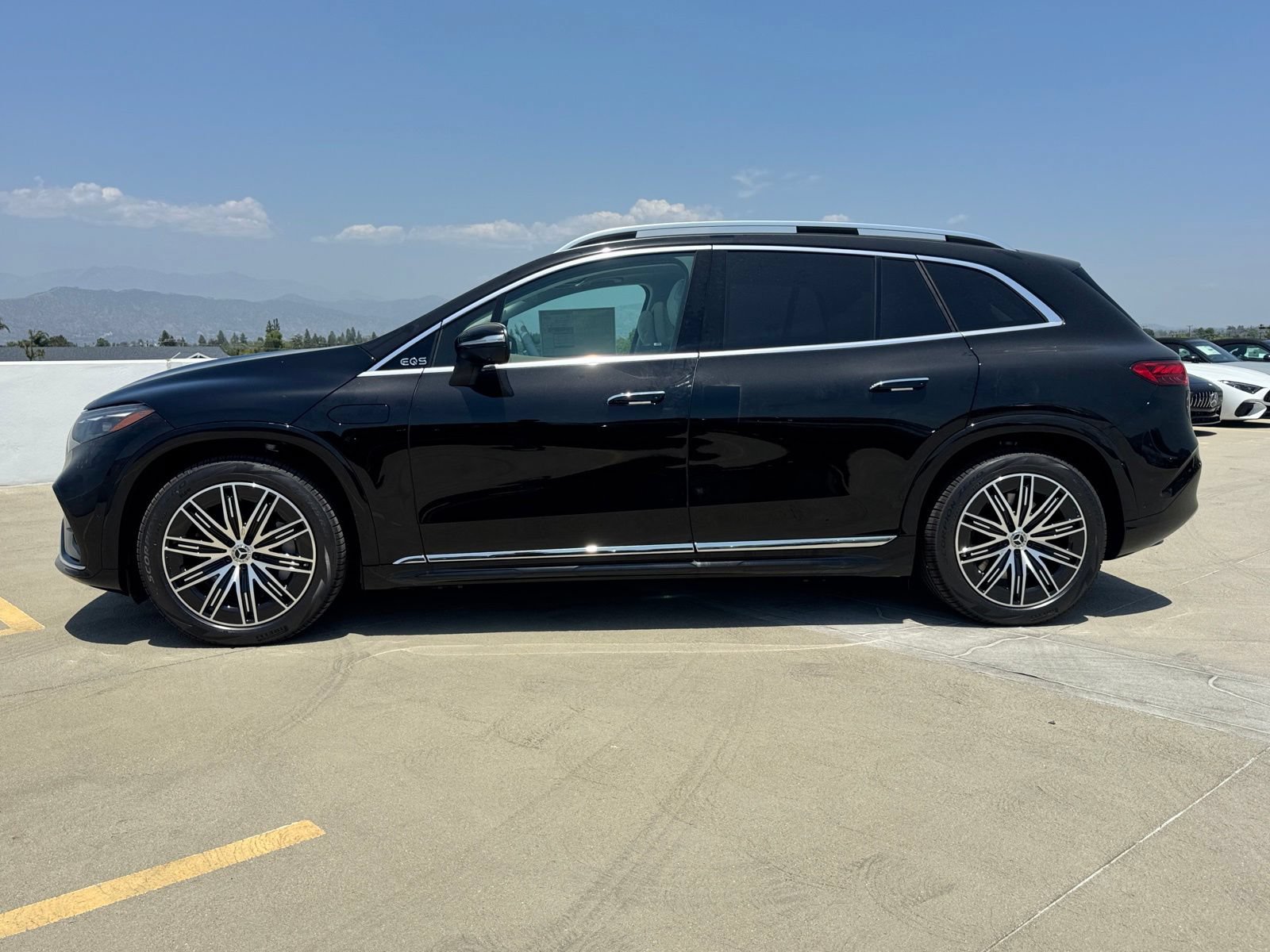 New 2026 Mercedes-Benz EQS 400 4MATIC SUV image 9