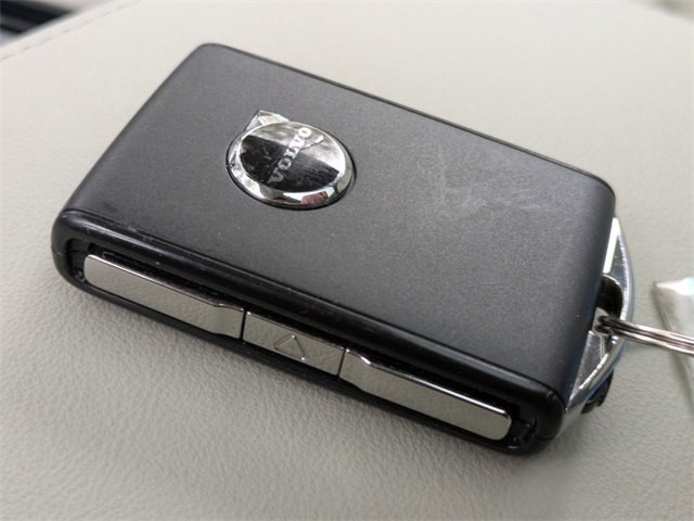 New 2025 Volvo XC60 B5 Plus w/ Climate Package image 30