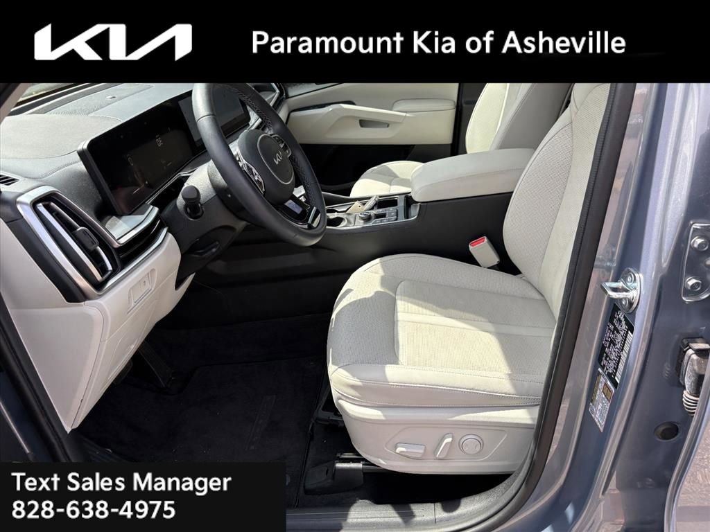 Certified 2025 Kia Sorento S image 16