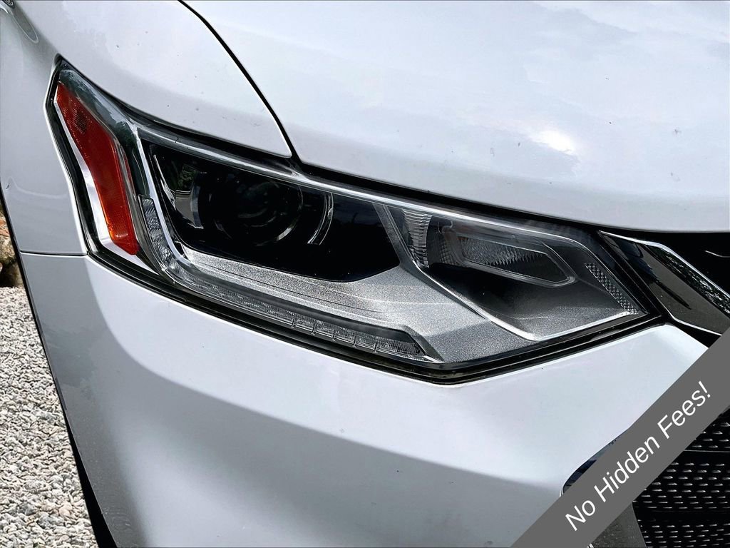 Used 2021 Chevrolet Traverse LS AWD/4WD image 24