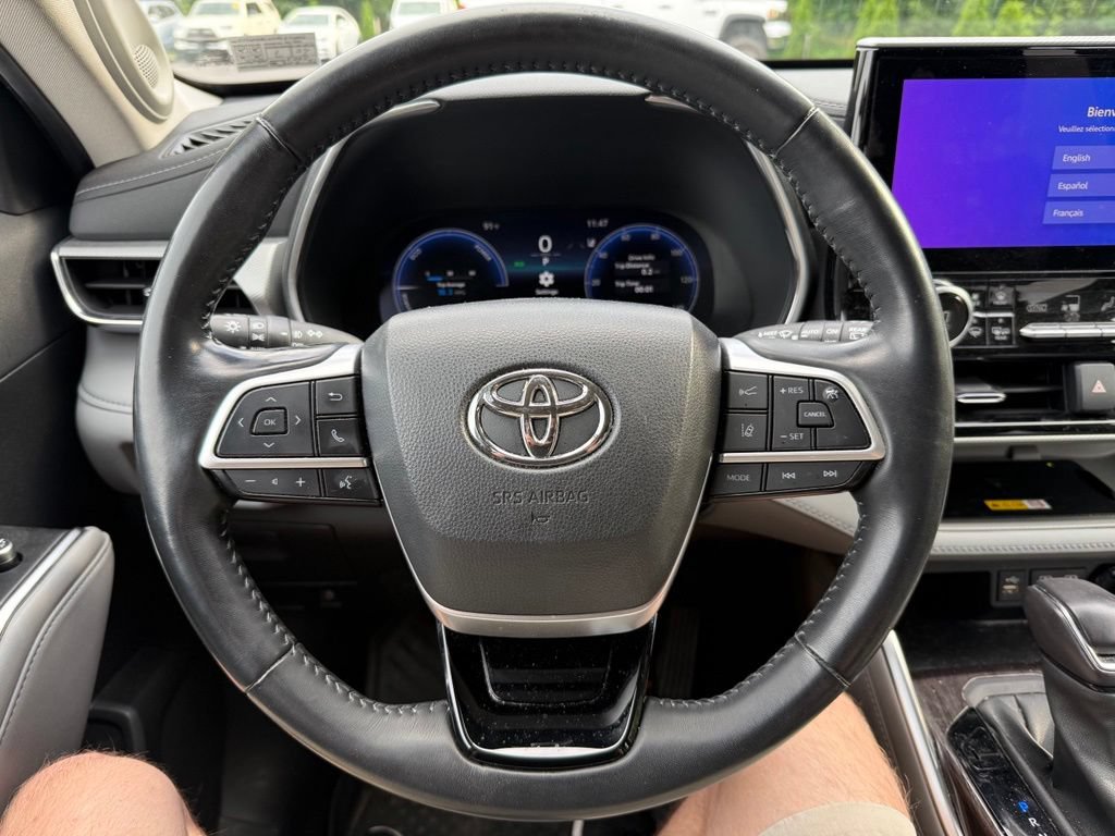Used 2023 Toyota Highlander Platinum AWD/4WD image 10