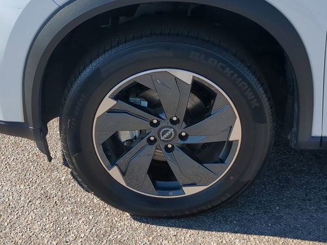 Used 2024 Nissan Rogue SV image 15