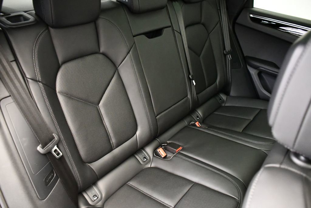 Certified 2025 Porsche Macan Turbo AWD/4WD image 54