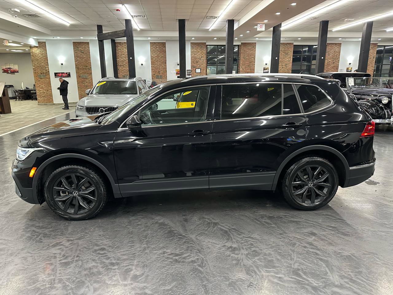 Used 2024 Volkswagen Tiguan Wolfsburg Edition FWD image 8