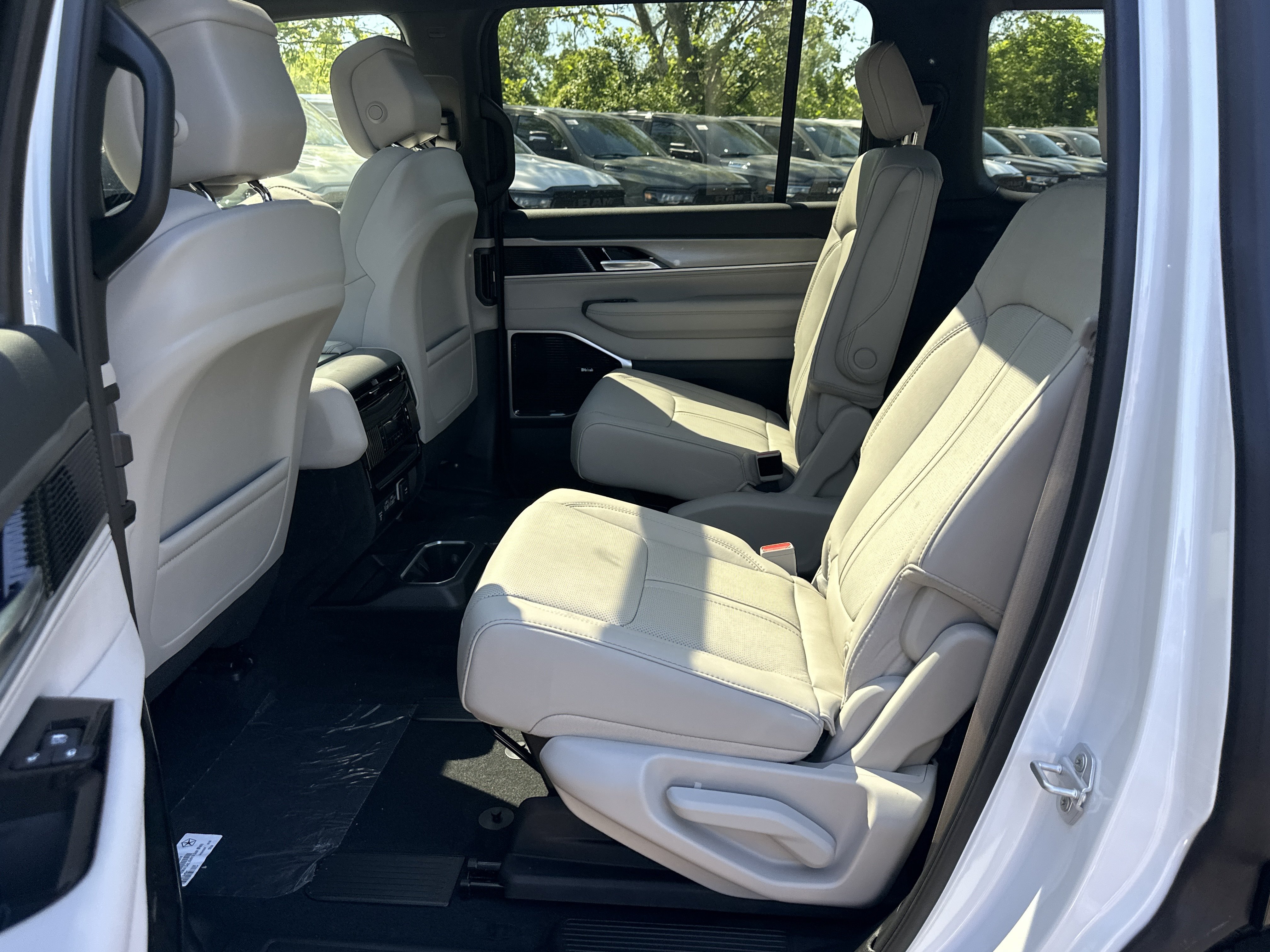 New 2026 Jeep Grand Wagoneer Limited w/ Premium Group II AWD/4WD image 30