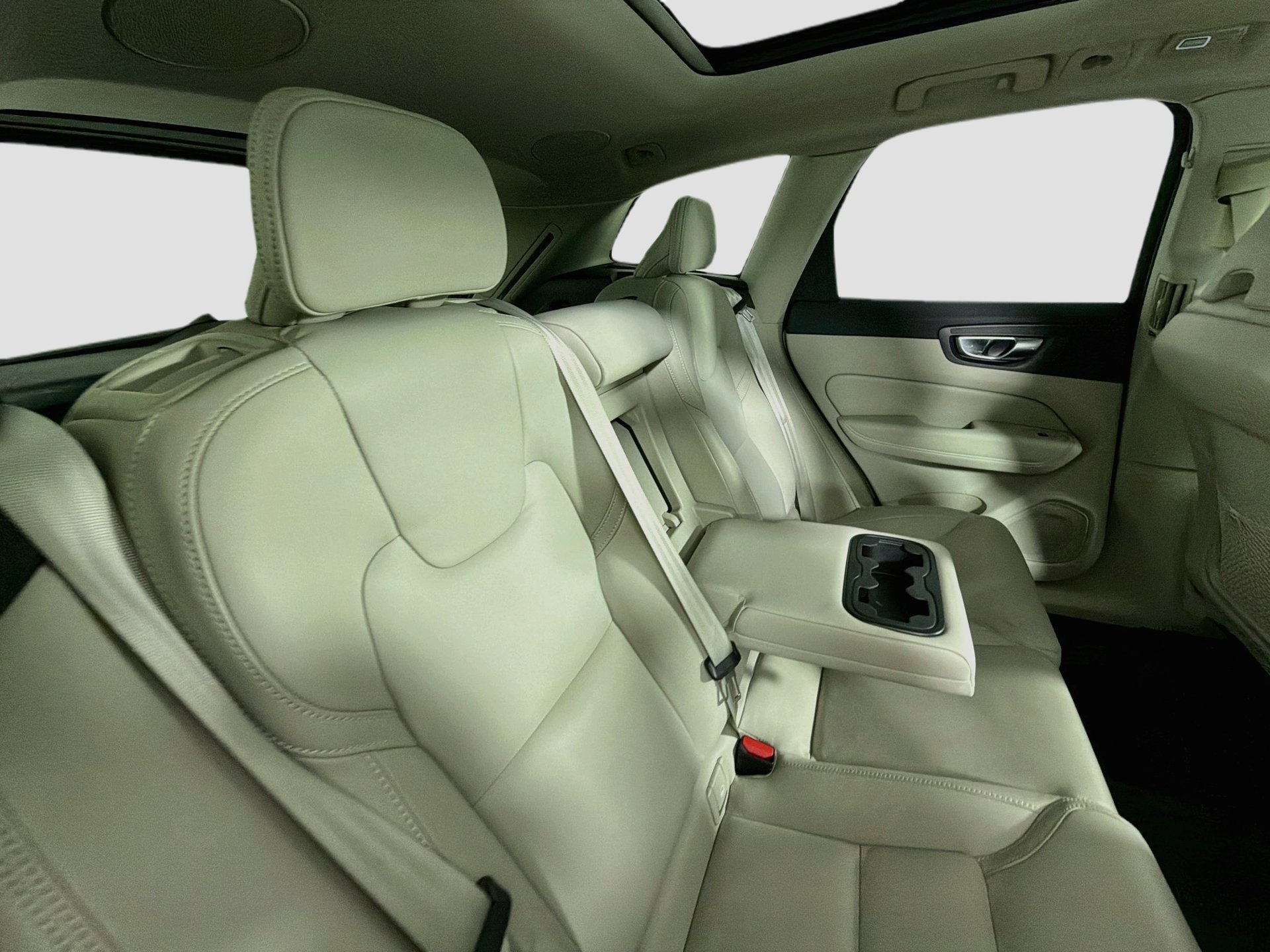 Certified 2026 Volvo XC60 B5 Ultra AWD/4WD image 29