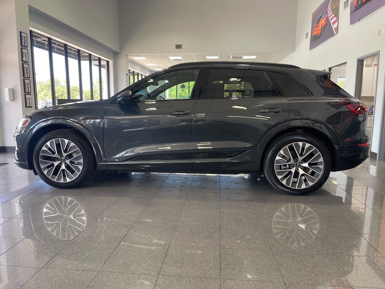 Used 2024 Audi Q8 e-tron Premium Plus w/ Premium Plus Package AWD/4WD image 2