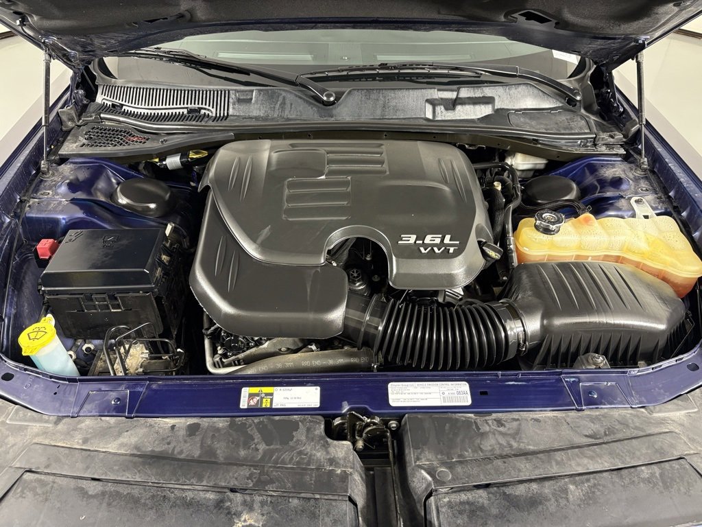 Used 2014 Dodge Challenger SXT image 37