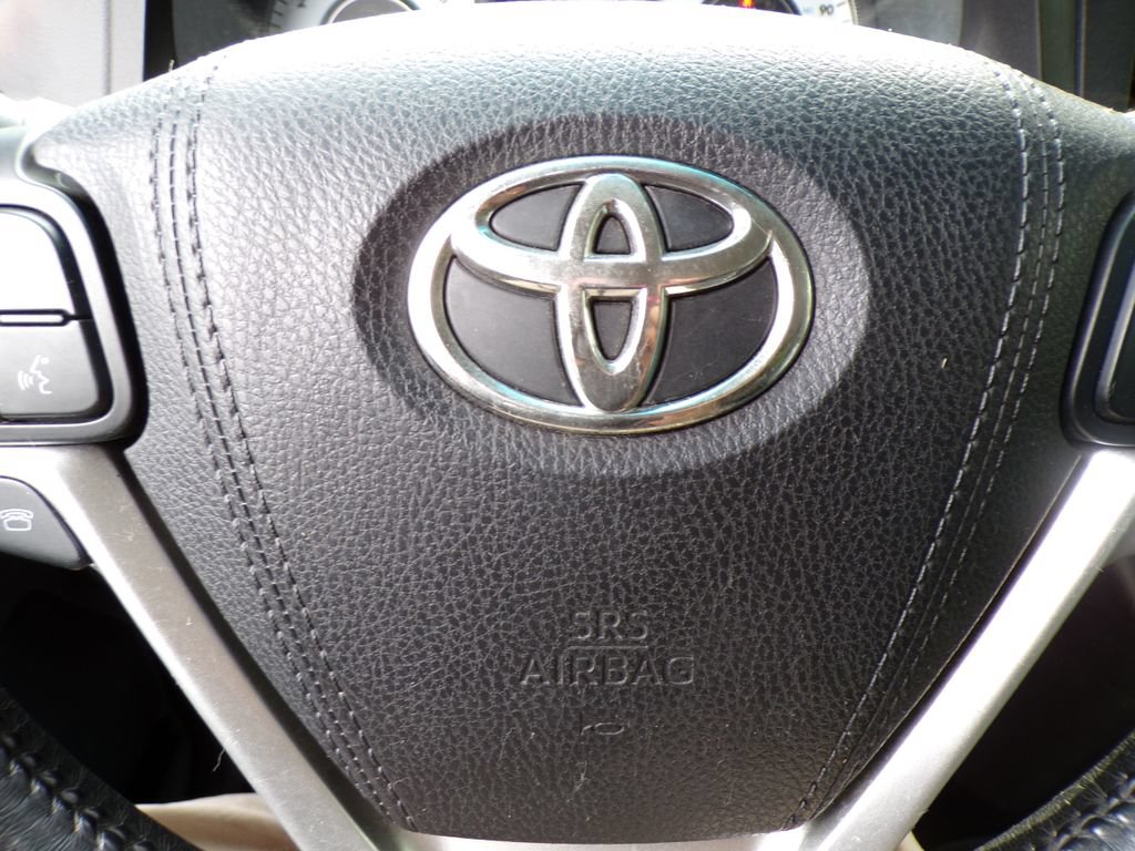 Used 2016 Toyota Sienna SE FWD image 31