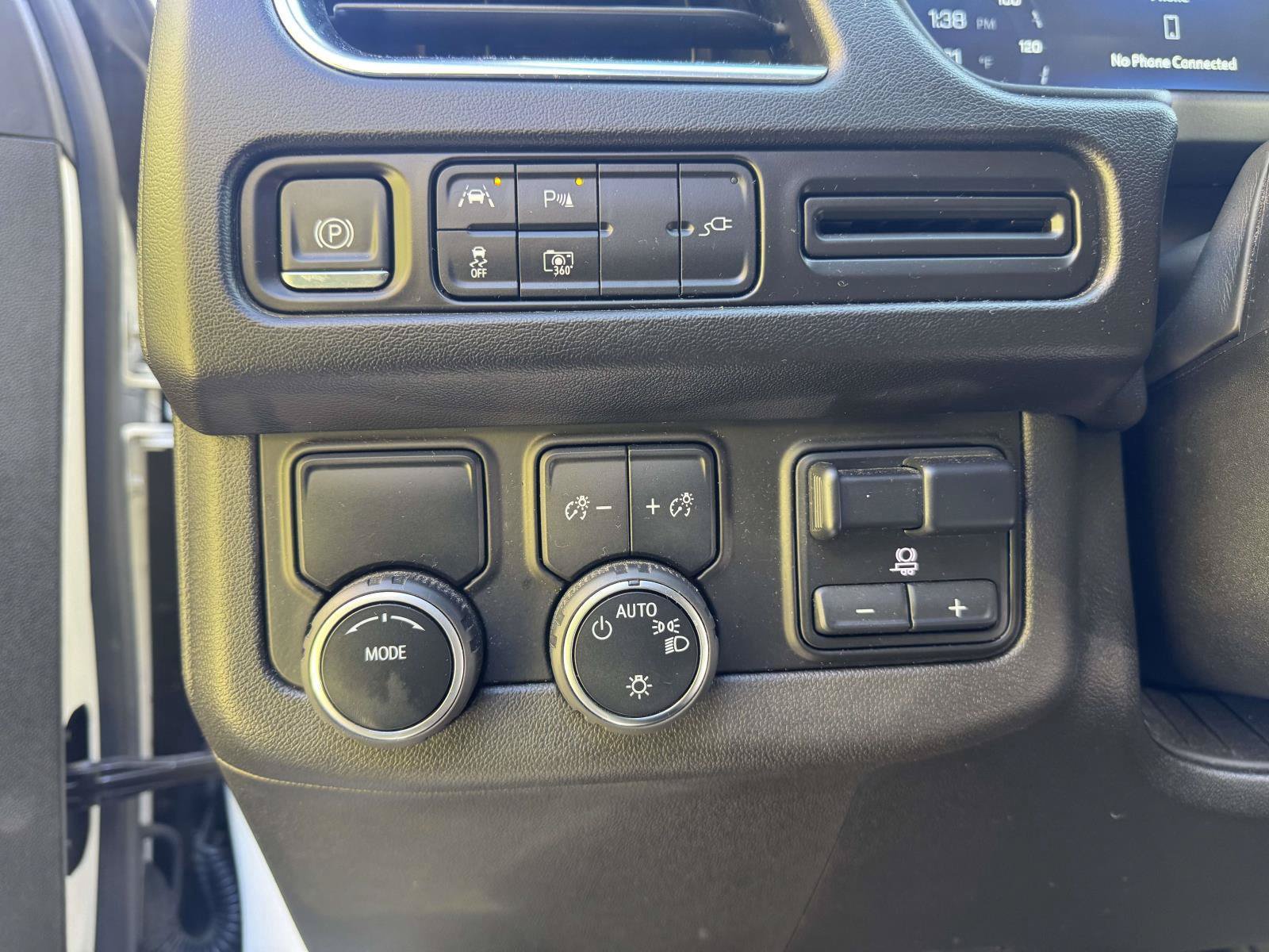 Used 2022 Chevrolet Suburban RST w/ Sport Performance Package RWD image 21