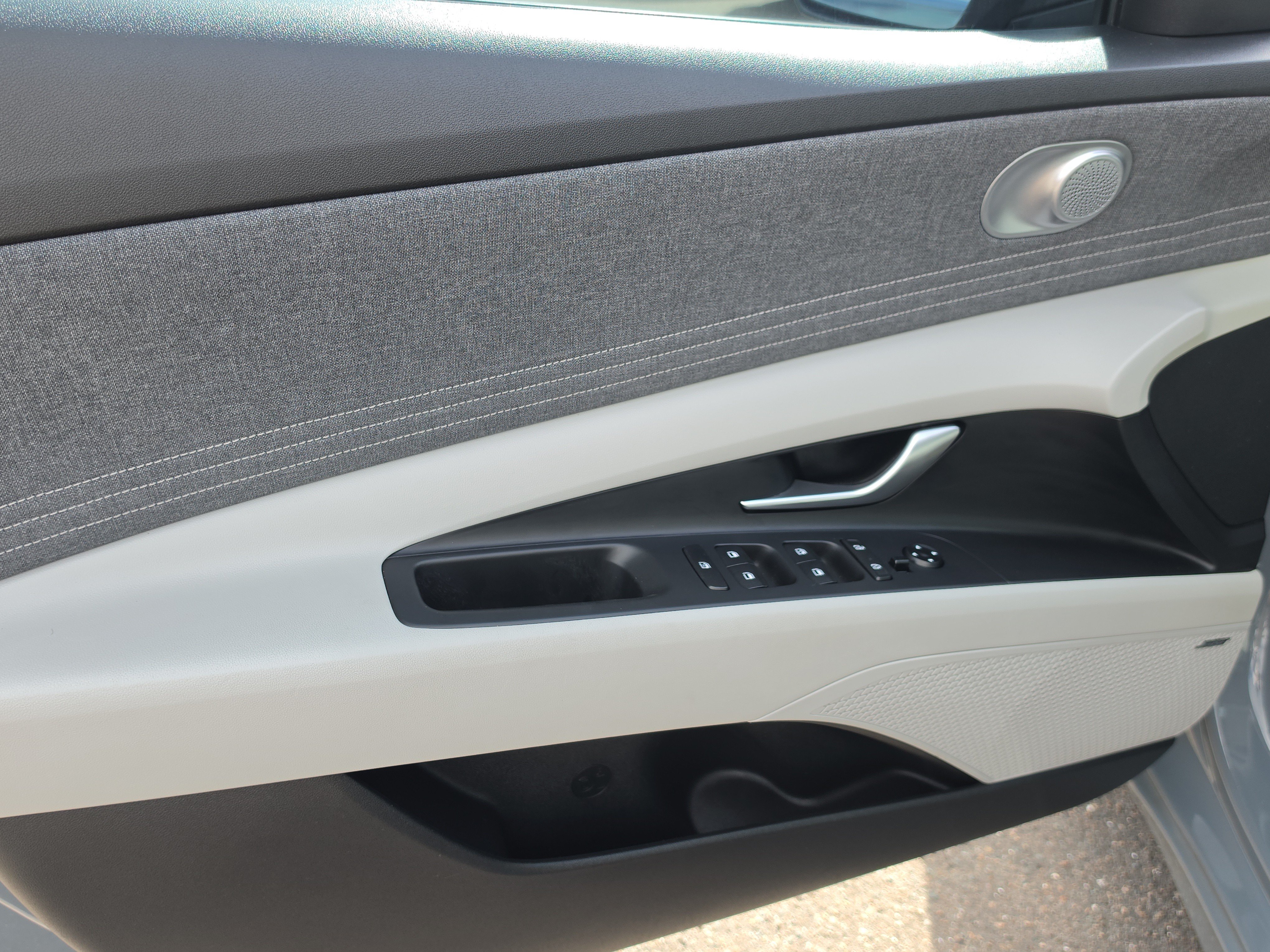 Used 2022 Hyundai Elantra Limited FWD image 17