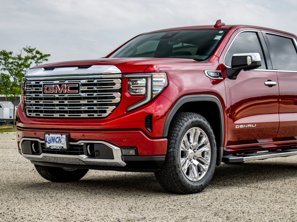Used 2024 GMC Sierra 1500 Denali w/ Technology Package AWD/4WD image 14