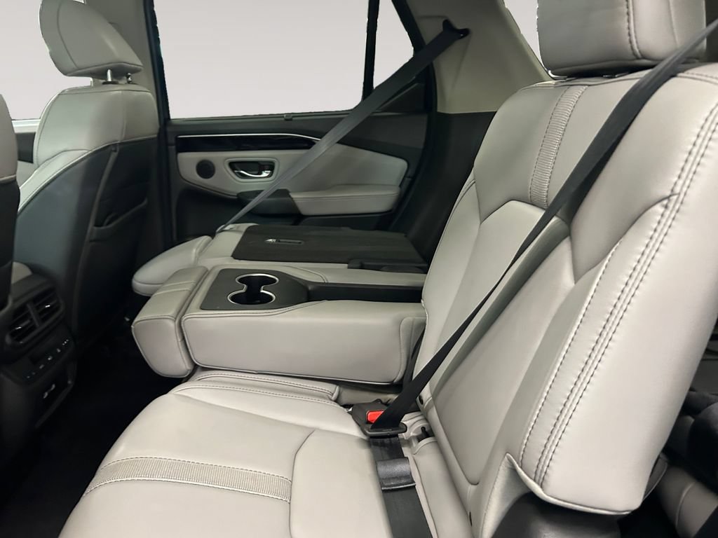 Certified 2023 Honda Pilot Touring image 13