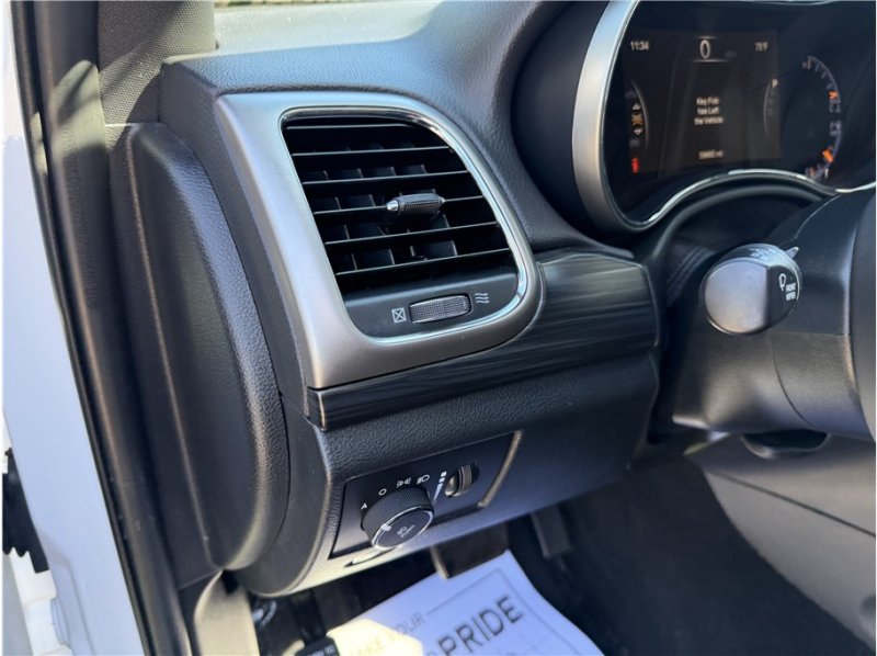 Used 2020 Jeep Grand Cherokee Altitude AWD/4WD image 34
