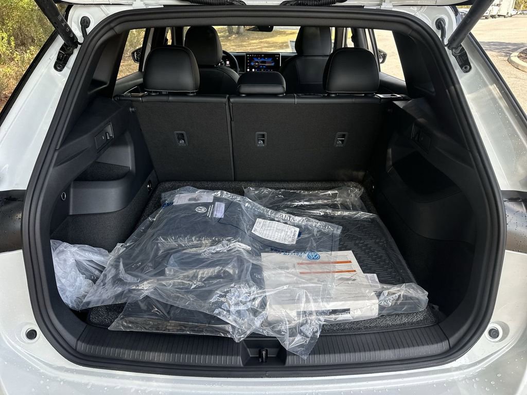 New 2026 Volkswagen Tiguan SE R-Line image 24