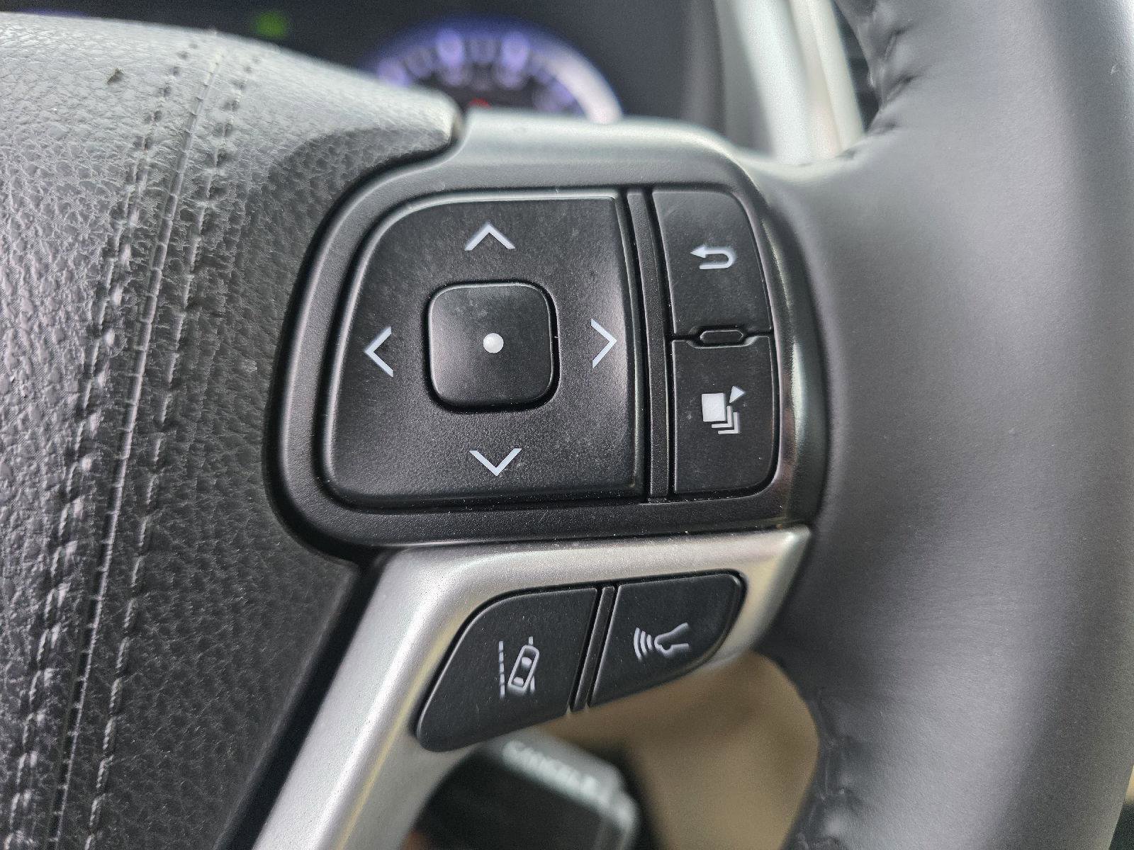 Used 2019 Toyota Highlander Limited image 27