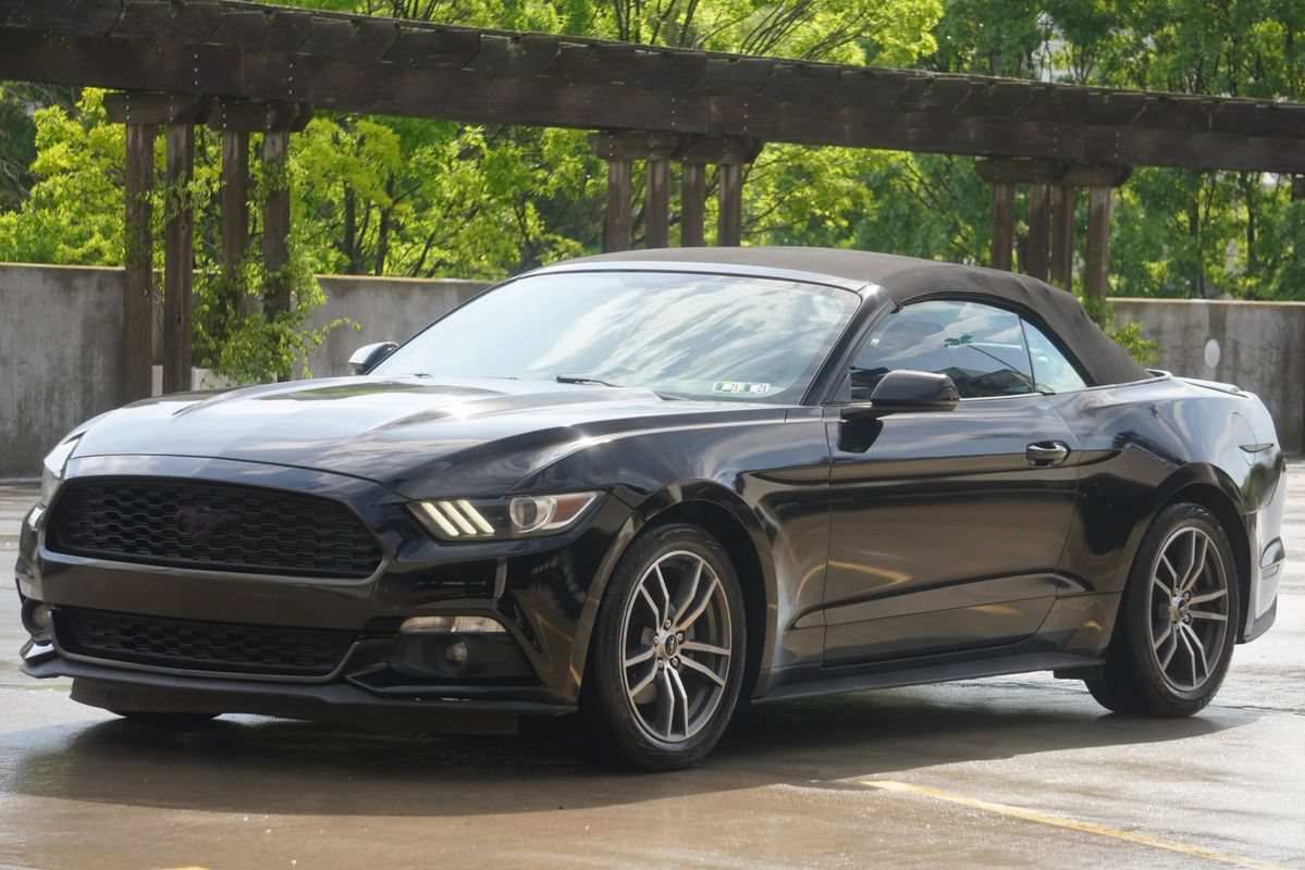 Used 2015 Ford Mustang Premium RWD image 9
