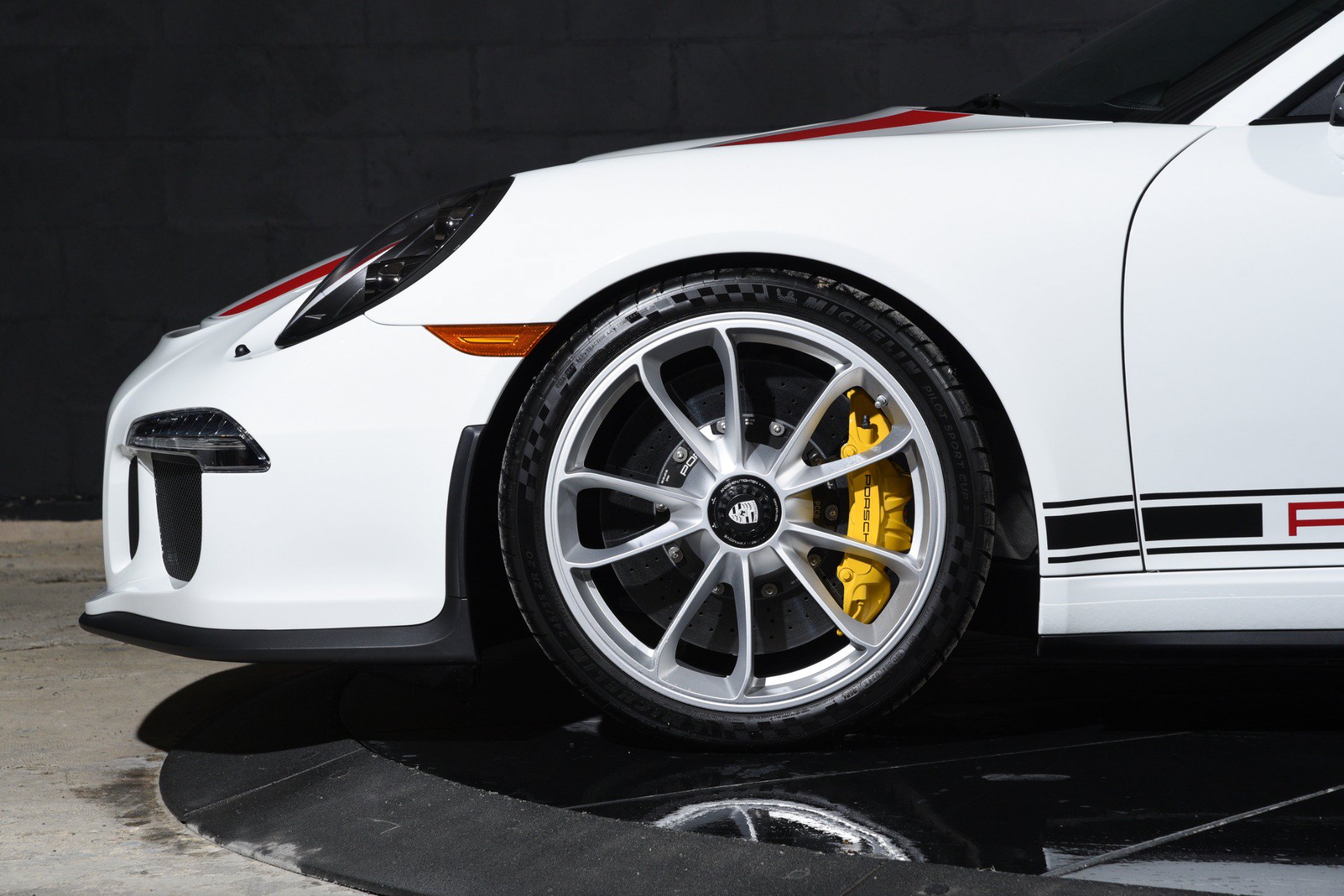 Used 2016 Porsche 911 R RWD image 39
