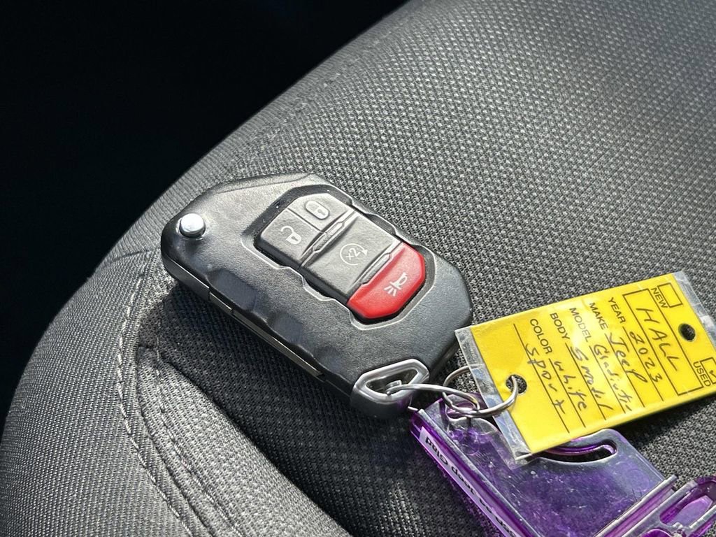 Used 2023 Jeep Gladiator Sport image 28