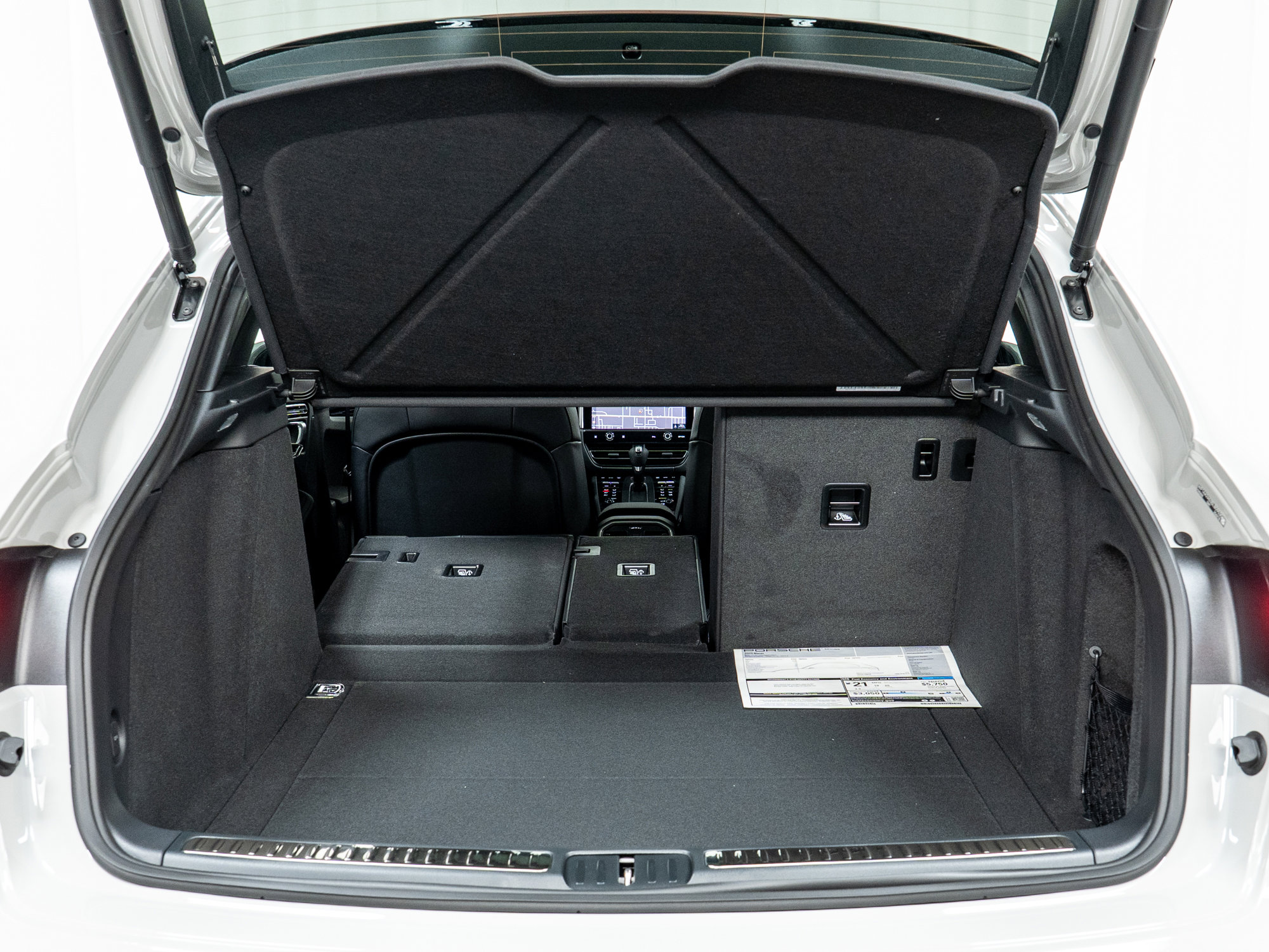 Used 2025 Porsche Macan image 13